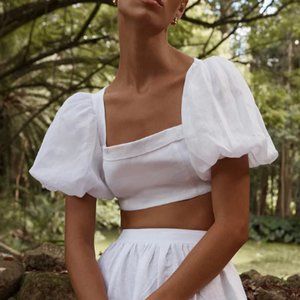 AISLE WHITE LINEN SLEEVED TOP